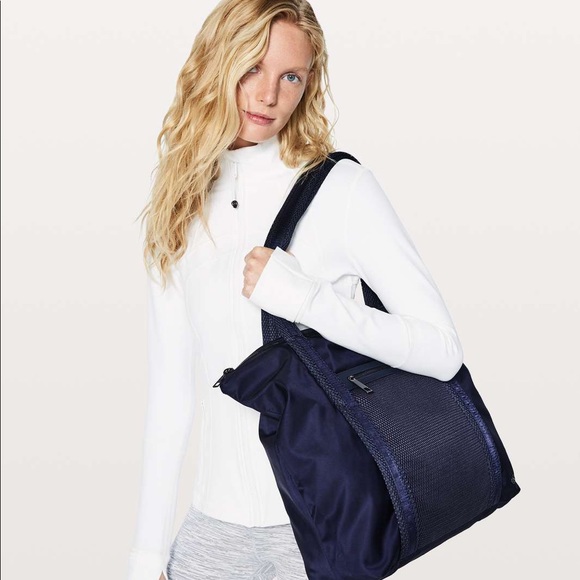 lululemon athletica Handbags - Lululemon Gym Bag (Everywhere Tote)